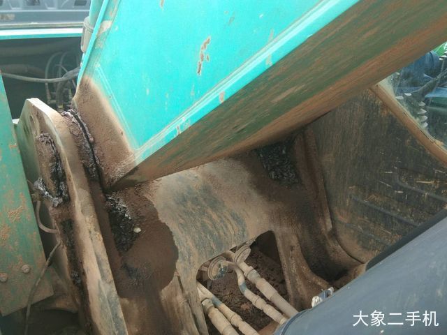 神钢 SK270D-8 挖掘机