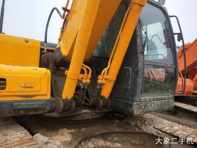 现代 R225LC-7 挖掘机