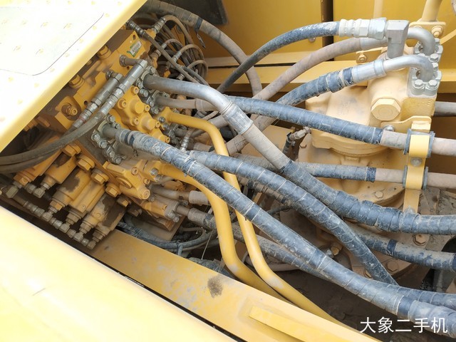 小松 PC240LC-8M0 挖掘机