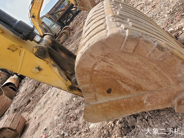 卡特彼勒 323D2L 挖掘机