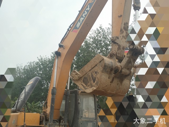 三一重工 SY215C-9 挖掘机