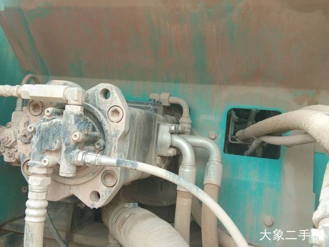 神钢 SK270D-8 挖掘机