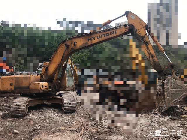 现代 R225LC-7 挖掘机