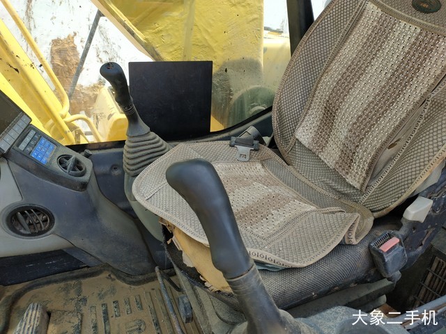 小松 PC240LC-8 挖掘机