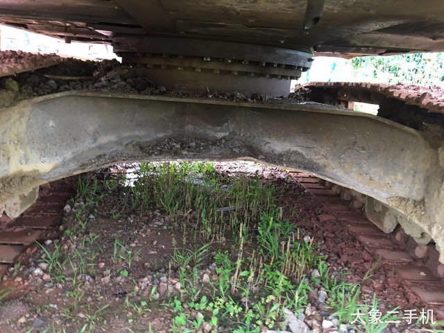 雷沃重工 FR220E 挖掘机