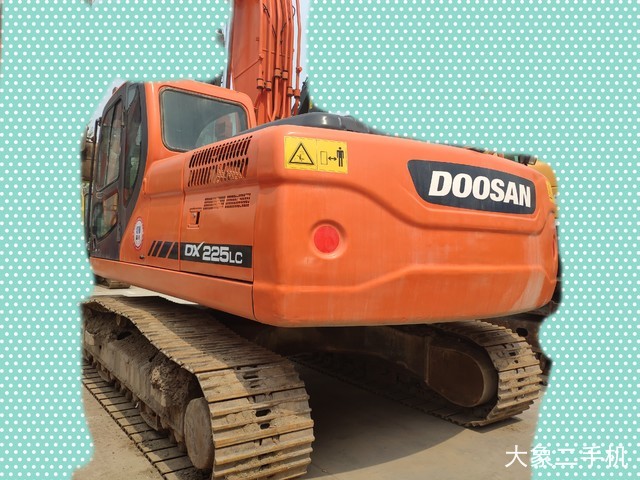 斗山 DX225LC 挖掘机