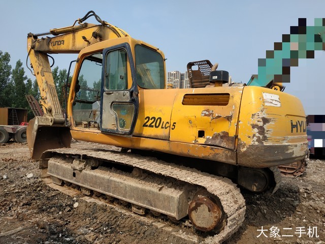 现代 R220LC-5 挖掘机