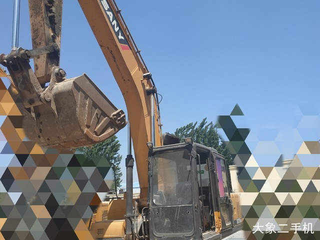 三一重工 SY215C 挖掘机