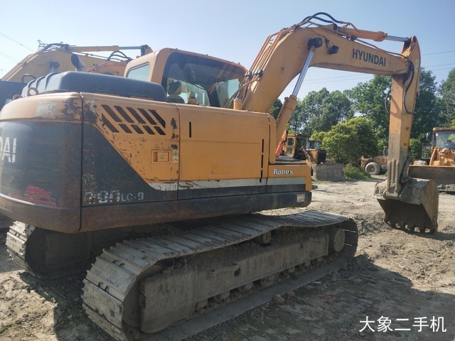 现代 R150LC-9 挖掘机