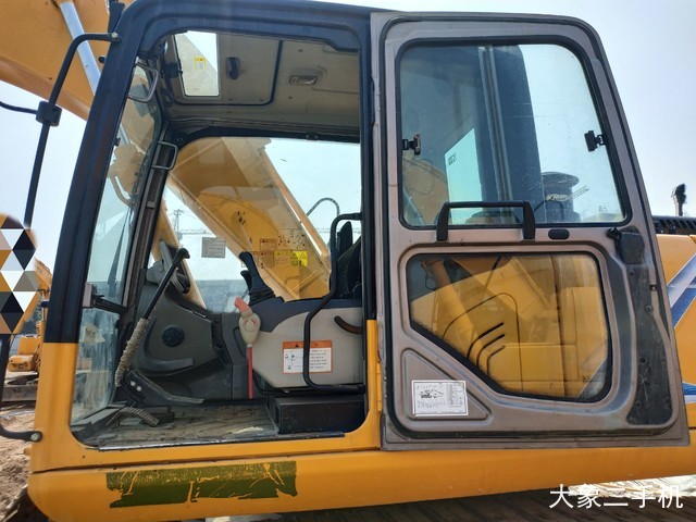 龙工 LG6225E 挖掘机