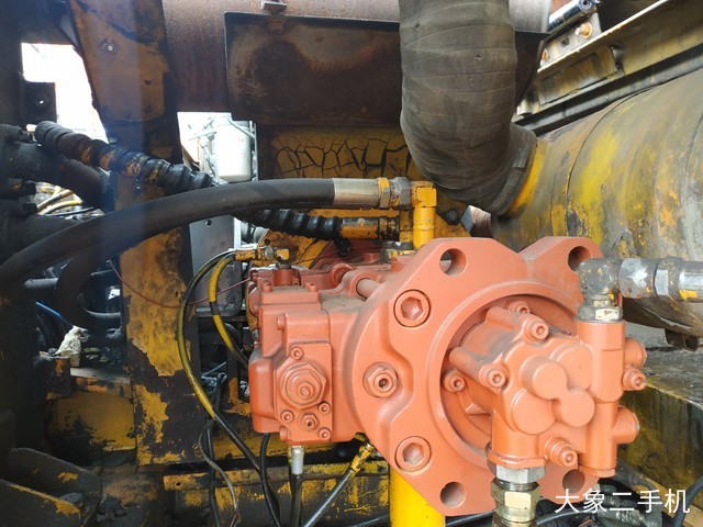 现代 R220-5 挖掘机