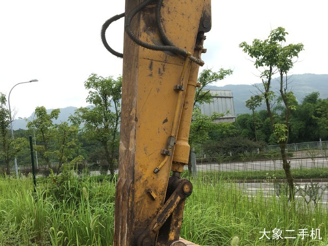 山东临工 LG6135E 挖掘机