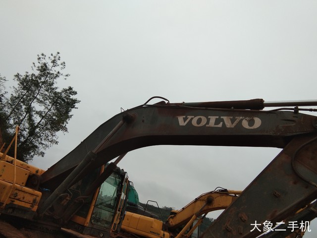 沃尔沃 EC290BLC 挖掘机