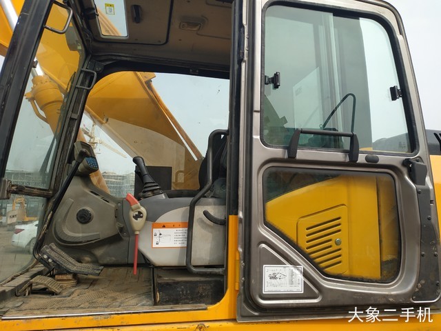 龙工 LG6220D 挖掘机