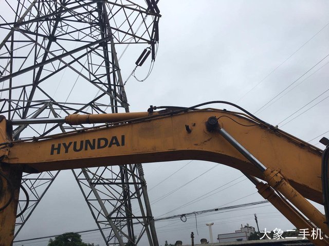 现代 R375LC-7 挖掘机