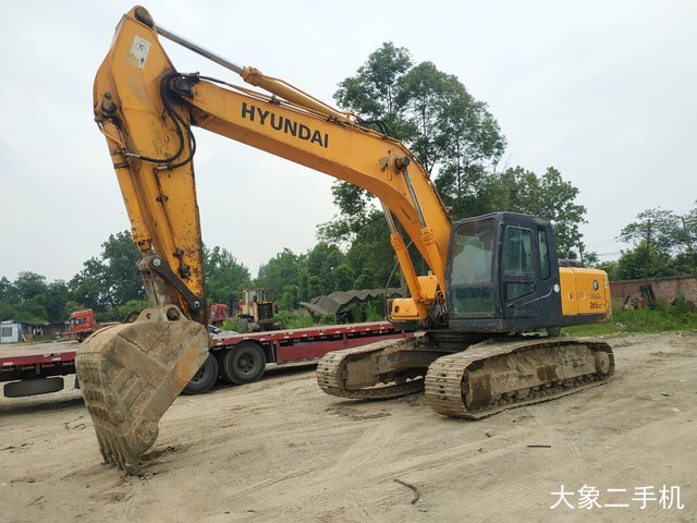 现代 R265LC-7 挖掘机