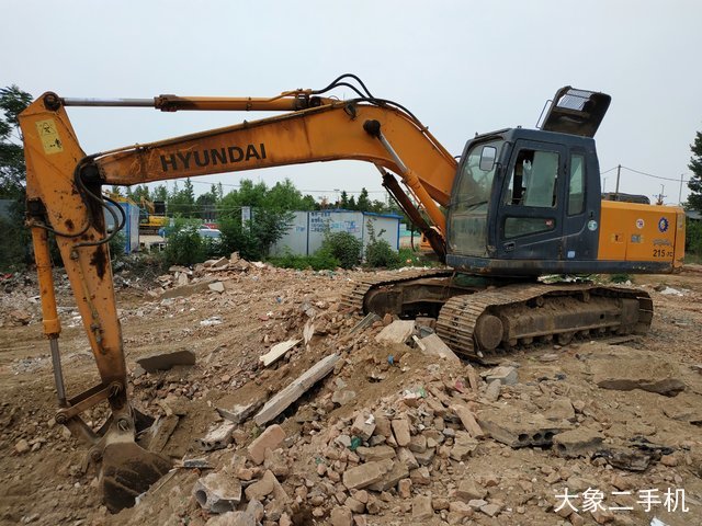 现代 R215-7C 挖掘机