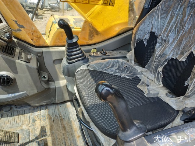 龙工 LG6245E 挖掘机