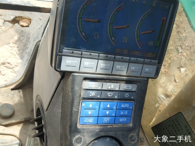 小松 PC200-8 挖掘机