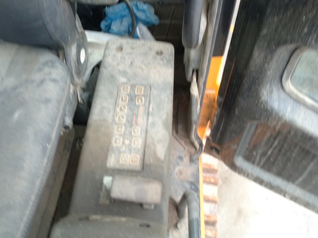 现代 R305LC-7 挖掘机