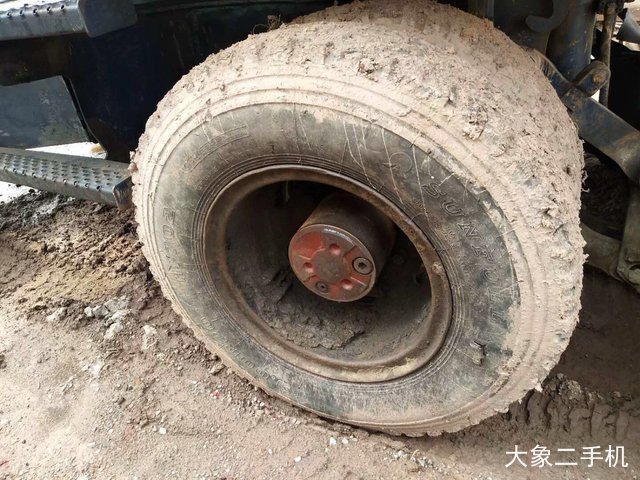 现代 R130W-5 挖掘机