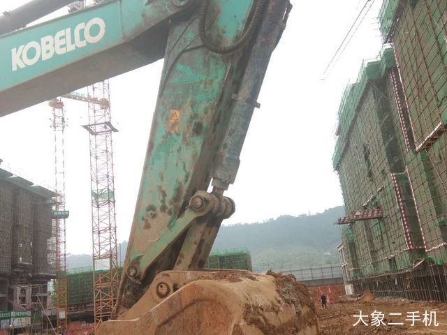 神钢 SK270D-8 挖掘机