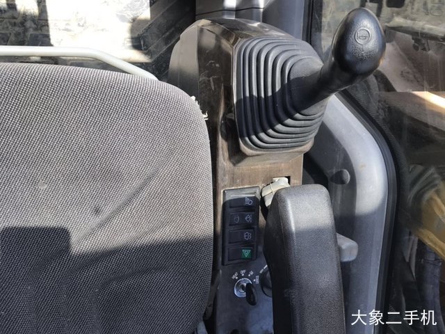 三一重工 SY75C 挖掘机