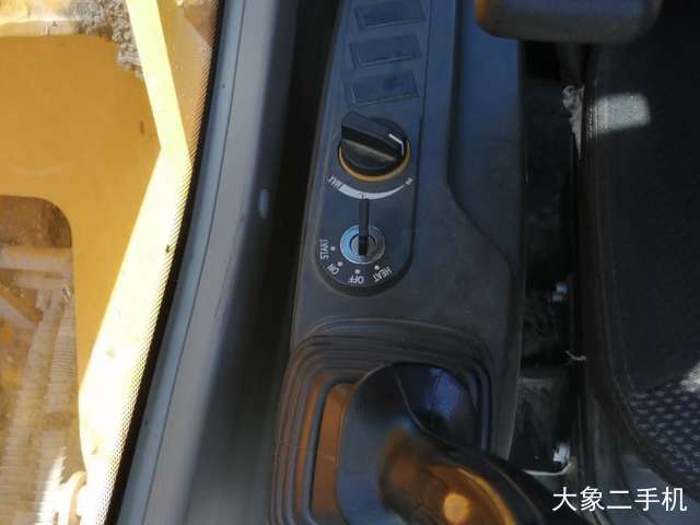 龙工 LG6225 挖掘机