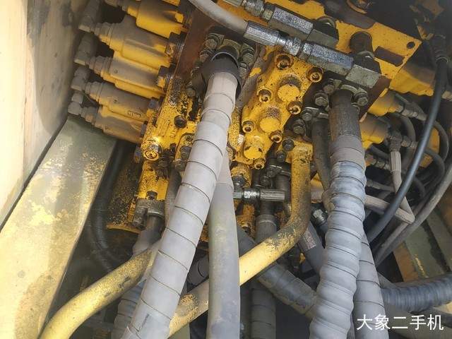 小松 PC240LC-8 挖掘机