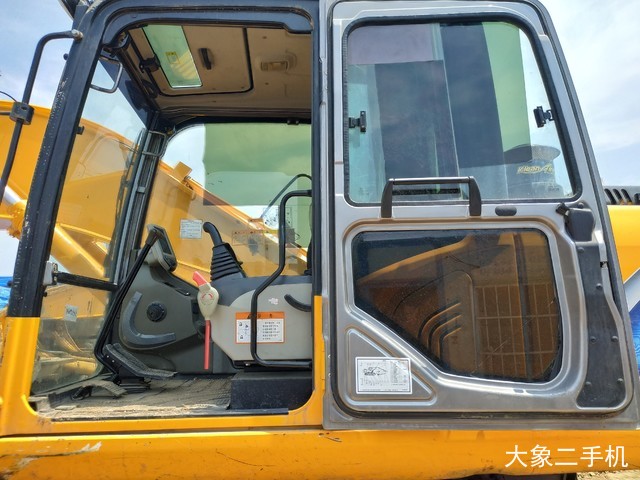龙工 LG6225E 挖掘机