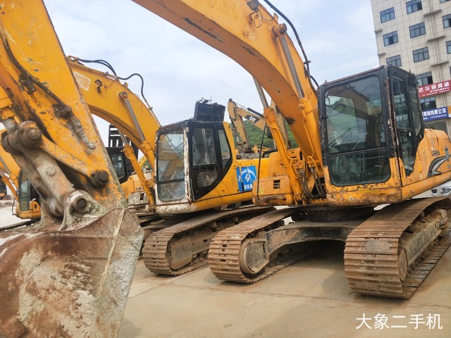 龙工 LG6225 挖掘机