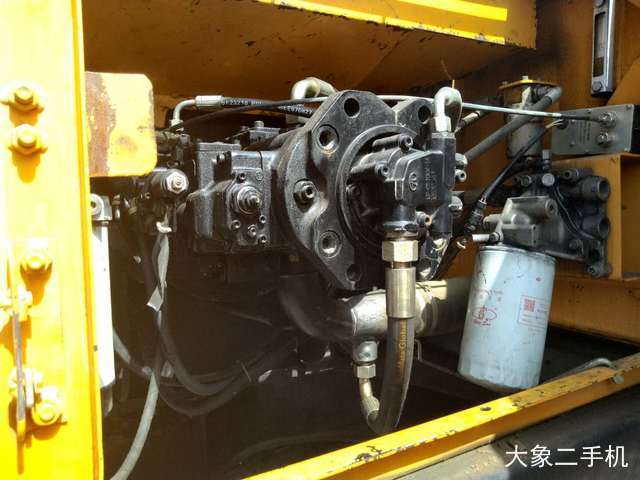 三一重工 SY215C-8 挖掘机