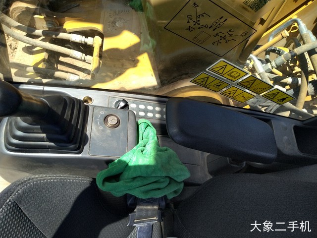 卡特彼勒 323D2L 挖掘机