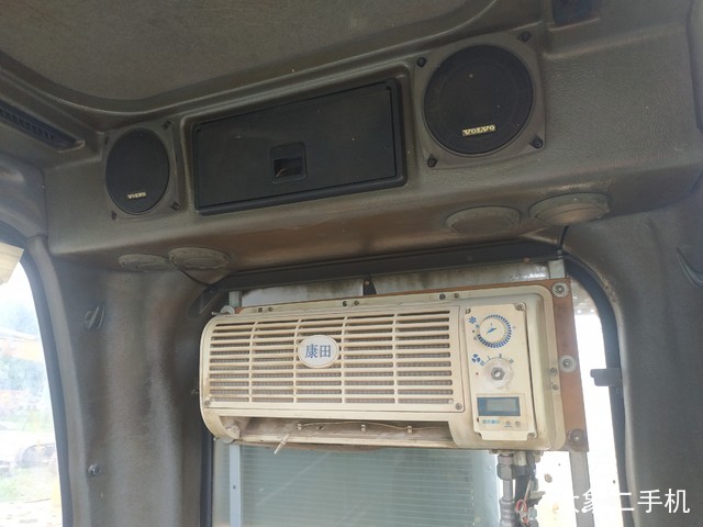 沃尔沃 EC240B 挖掘机