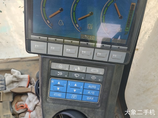 小松 PC220-8 挖掘机