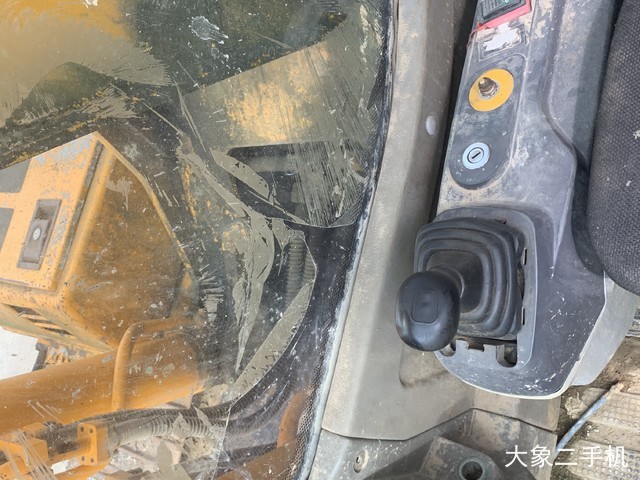 龙工 LG6225 挖掘机