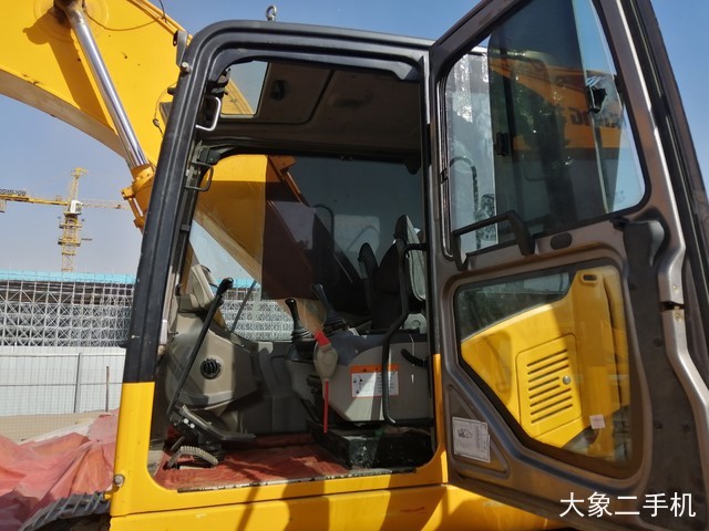 龙工 LG6220D 挖掘机