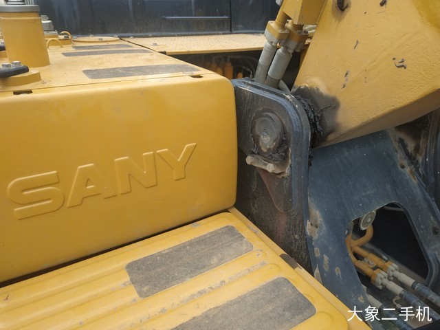 三一重工 SY215C-9 挖掘机