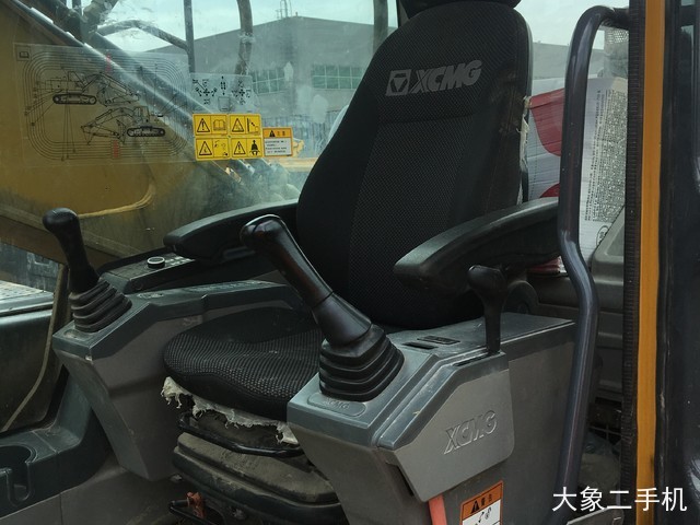 徐工 XE270DK 挖掘机