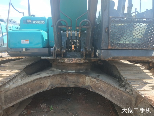 神钢 SK270D-8 挖掘机