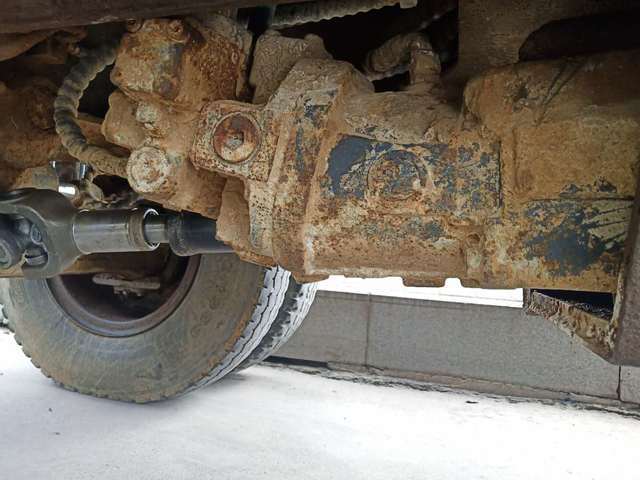 现代 R130LC-5 挖掘机