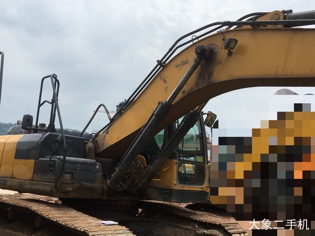 徐工 XE270DK 挖掘机