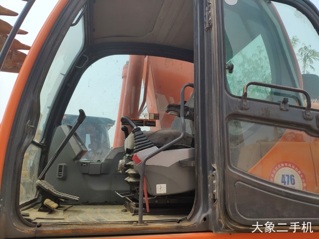 斗山 DX300LC 挖掘机