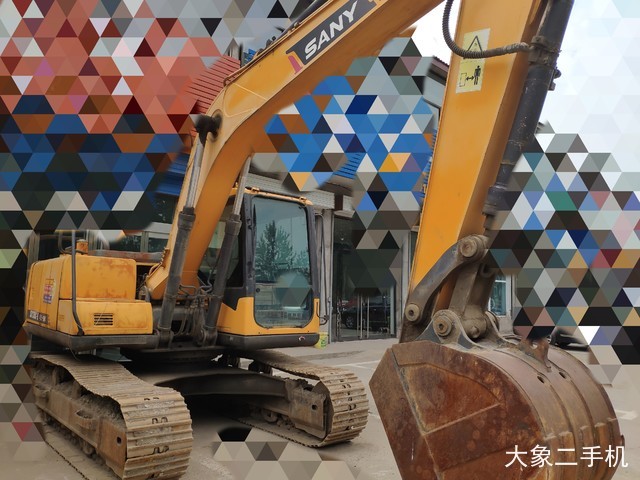 三一重工 SY135C-8 挖掘机