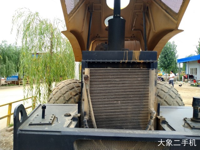 山推 SR22M 压路机