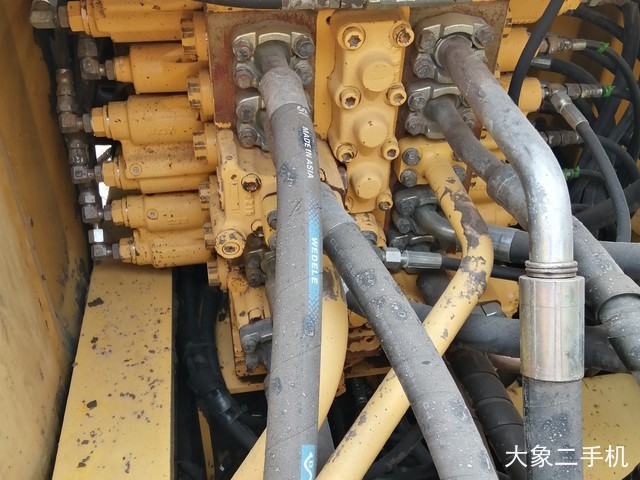 小松 PC240LC-8M0 挖掘机