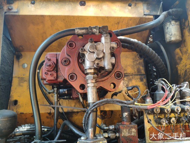 现代 R210W-5 挖掘机