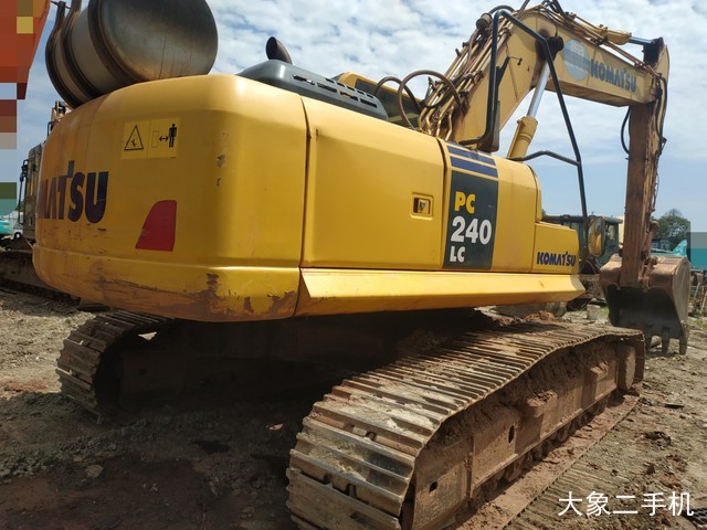 小松 PC240LC-8M0 挖掘机