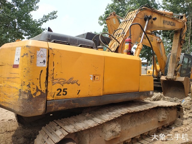 现代 R225LC-7 挖掘机