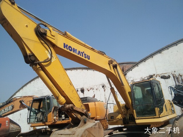 小松 PC240LC-8 挖掘机